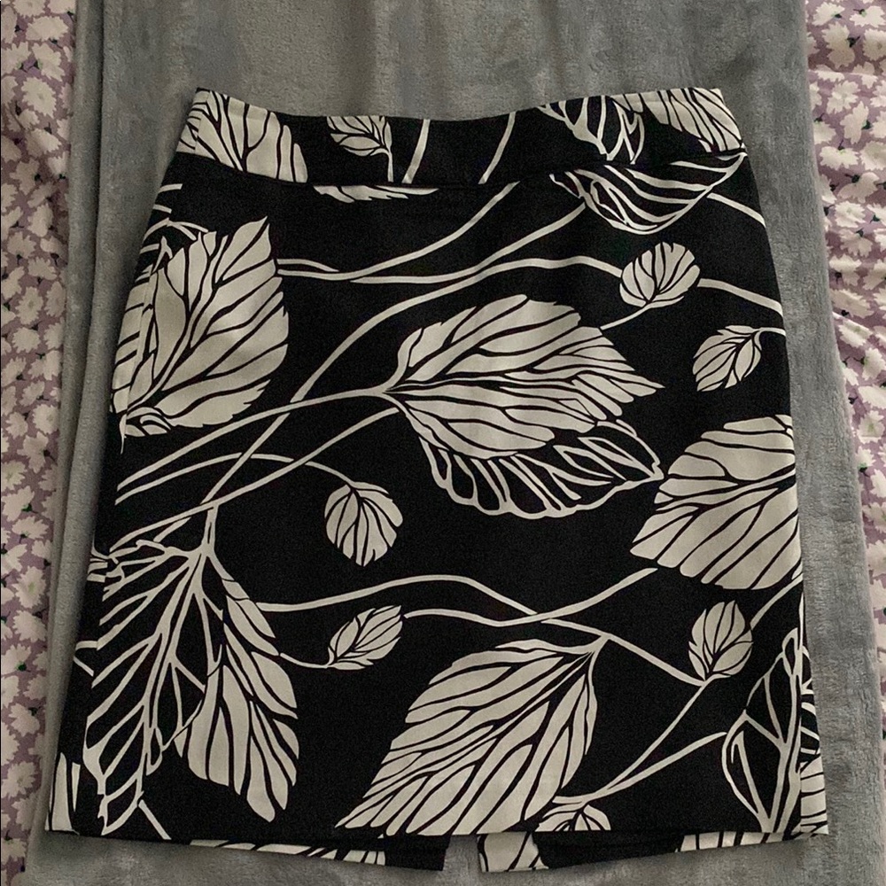 LOFT Black and White Mini Pencil Skirt for Cocktail